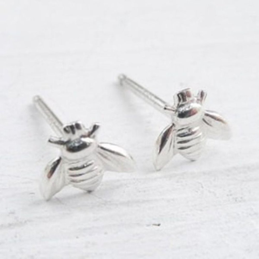 Delicate bees stud earrings in silver tone